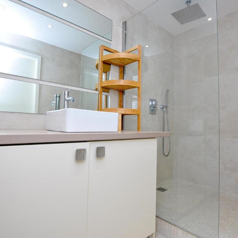 Beautiful Apartment In Antibes With Wifi - Appartement 2 Chambres - 11