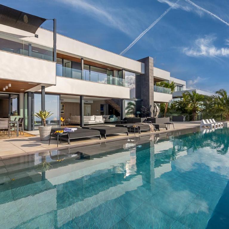 Villa Mercure by Abahana Luxe - Villa - 4