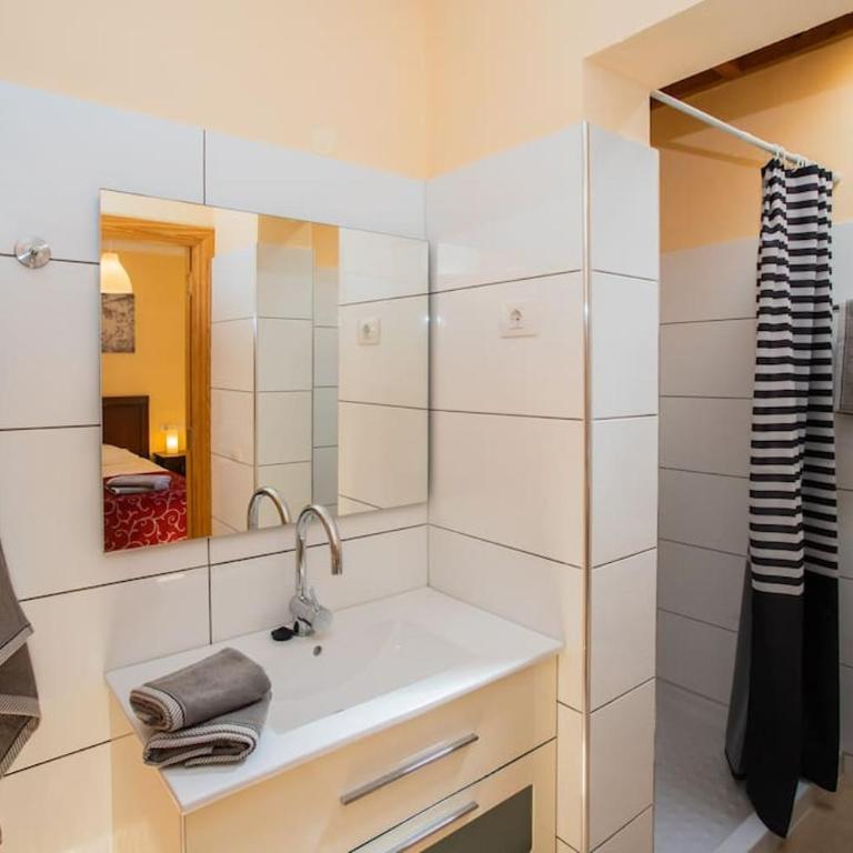 Villa Aleksandra Spacious for 8 guests, Heated Pool, Mountain Views - Casa de 4 dormitorios - 46