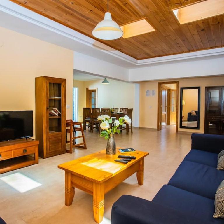 Villa Aleksandra Spacious for 8 guests, Heated Pool, Mountain Views - Casa de 4 dormitorios - 47