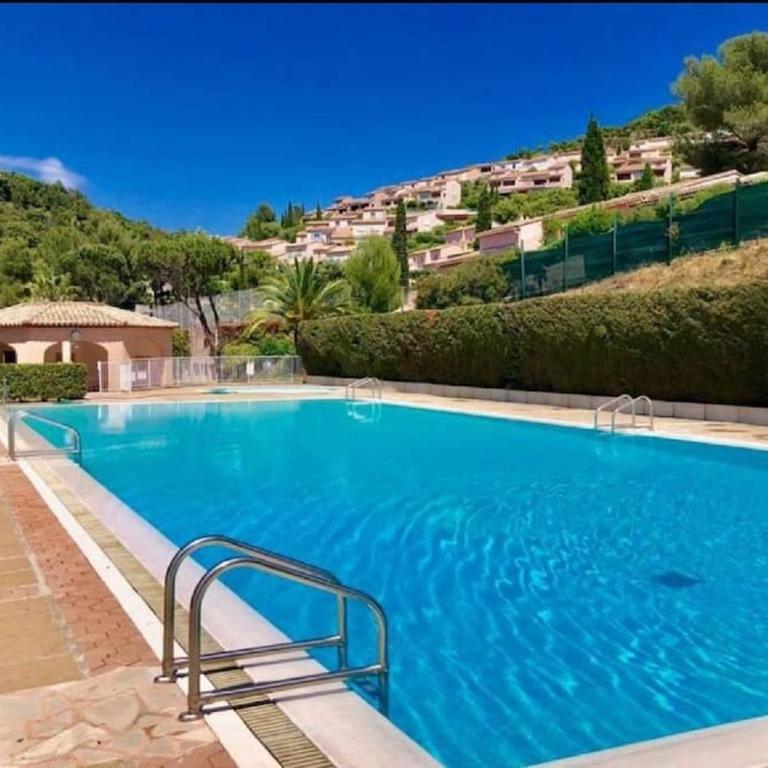 Appartement vue mer clim 4 personnes résidence boulouris Panorama - Apartment mit 1 Schlafzimmer - 1