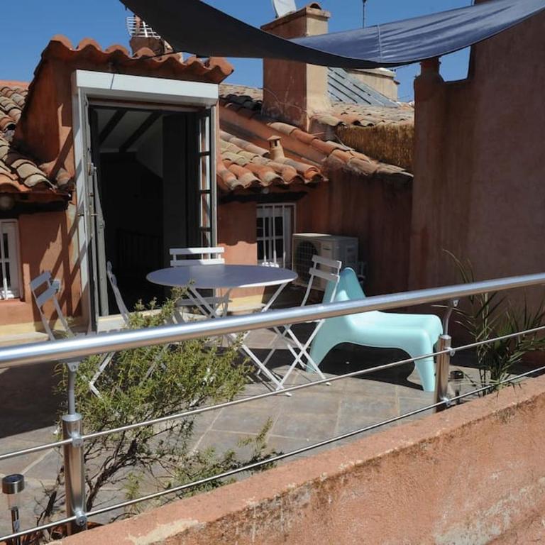Appartement Vieille ville 55 m2 avec Terrasse 16m2 et 2chambres Vraie Climatisation - Apartment mit 2 Schlafzimmern und Terrasse - 24
