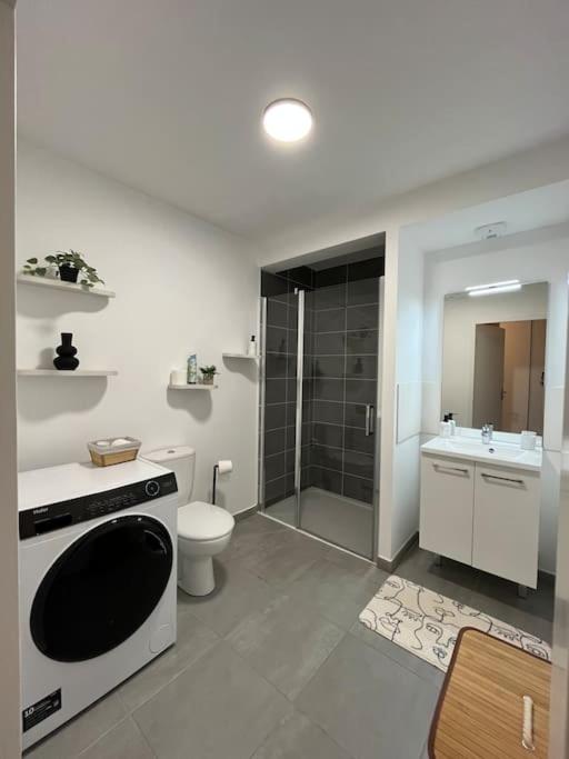 T3 Moderne - Proche tram - Parking privé - Appartement 2 Chambres - 6