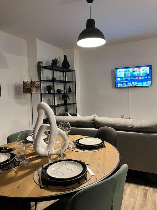 T3 Moderne - Proche tram - Parking privé - Appartement 2 Chambres - 21
