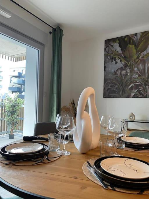T3 Moderne - Proche tram - Parking privé - Appartement 2 Chambres - 16
