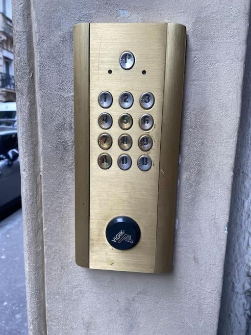 Cocon des Champs-Élysées - One-Bedroom Apartment - 9