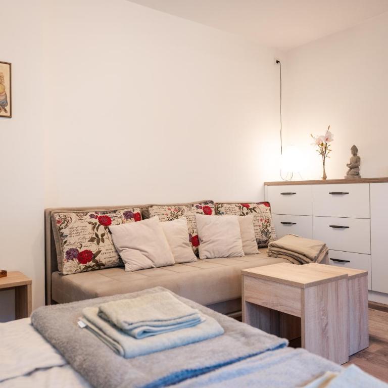 Nanis Place in Sarajevo - Studio with Balcony - 7