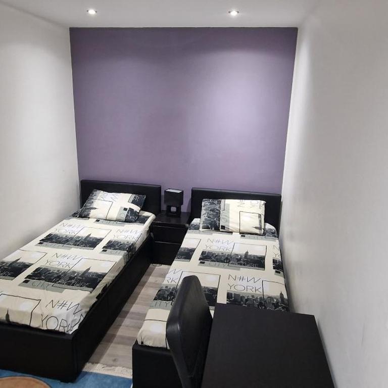 Centre 2 - Three-Bedroom Apartment - 15