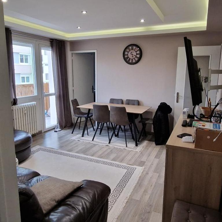 Centre 2 - Three-Bedroom Apartment - 5