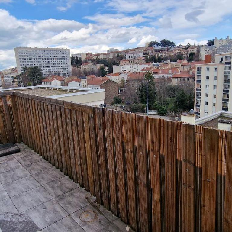 Centre 2 - Three-Bedroom Apartment - 16