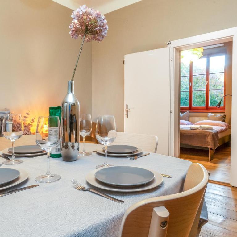 Gartenblick - Netflix - Free Parking - Waschmaschine - Zentral - Villa - Deluxe Apartment mit 1 Schlafzimmer und Gartenblick - 3