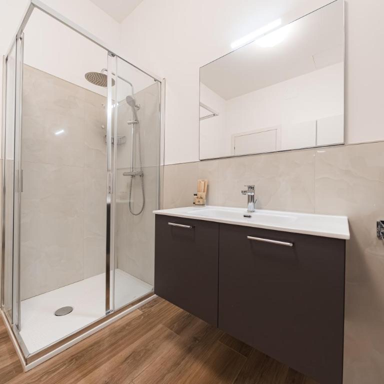 New - Venturini Suites in Bologna Centre - Deluxe Queen Room - 10