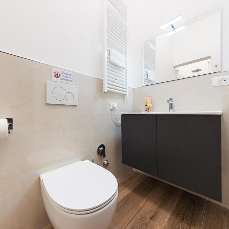 New - Venturini Suites in Bologna Centre - Deluxe Double Room with Balcony - 8