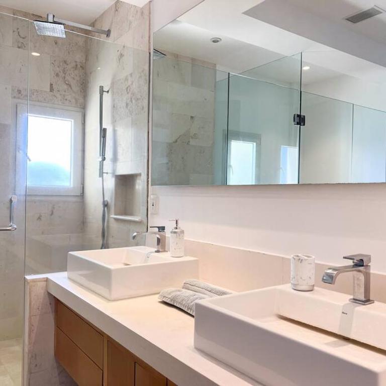 Beachfront Condo in Exclusive Zone - Three-Bedroom Apartment with Sea View - 3
