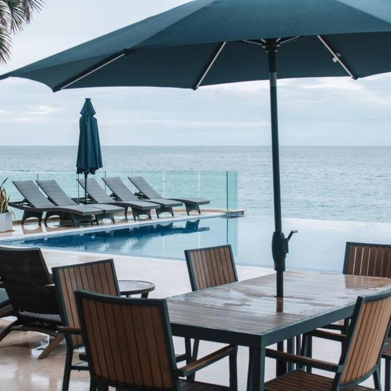 Beachfront Condo in Exclusive Zone - Three-Bedroom Apartment with Sea View - 5