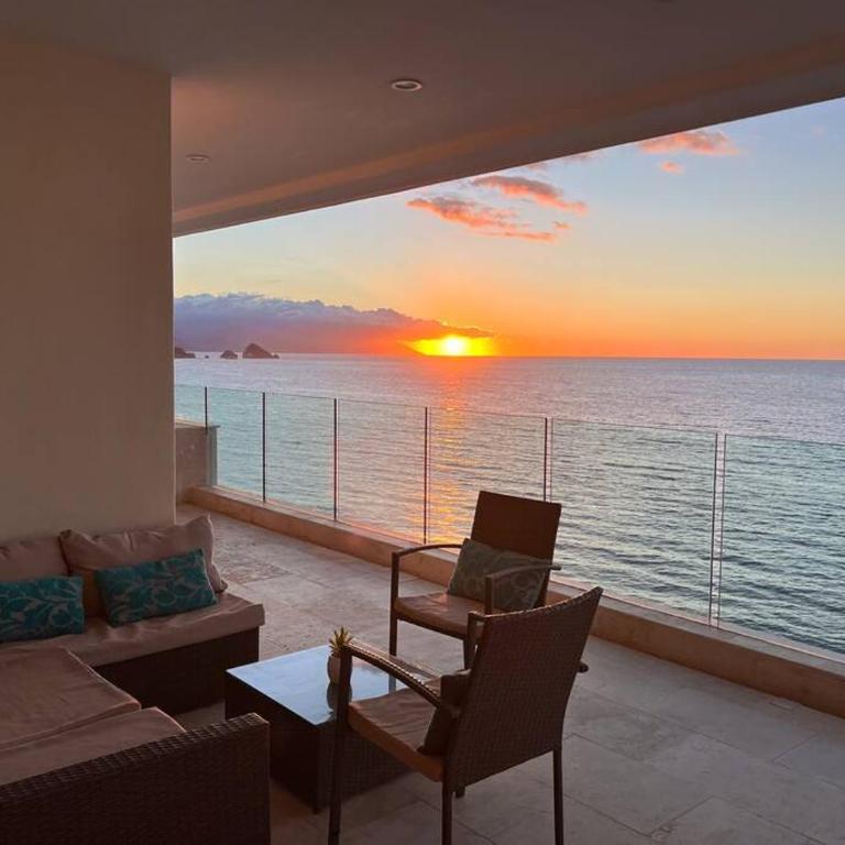 Beachfront Condo in Exclusive Zone - Three-Bedroom Apartment with Sea View - 13