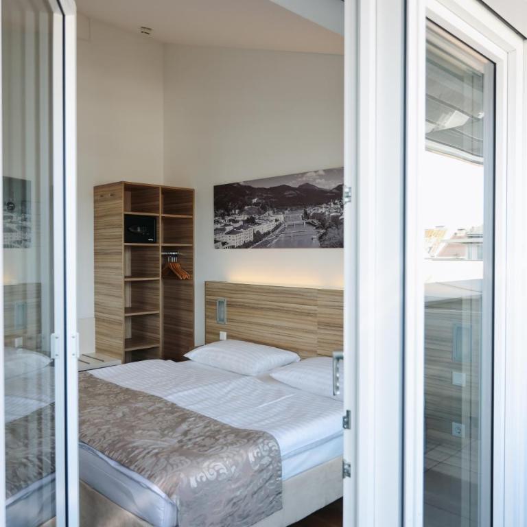 Altstadt Hotel Hofwirt Salzburg - Comfort Doppelzimmer mit Balkon - 11