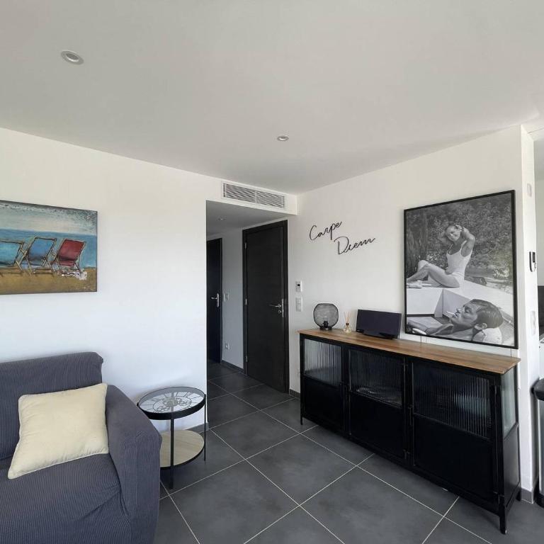 Magnifique T2 vue sur la baie de Calvi - One-Bedroom Apartment with Sea View and Terrace - 15