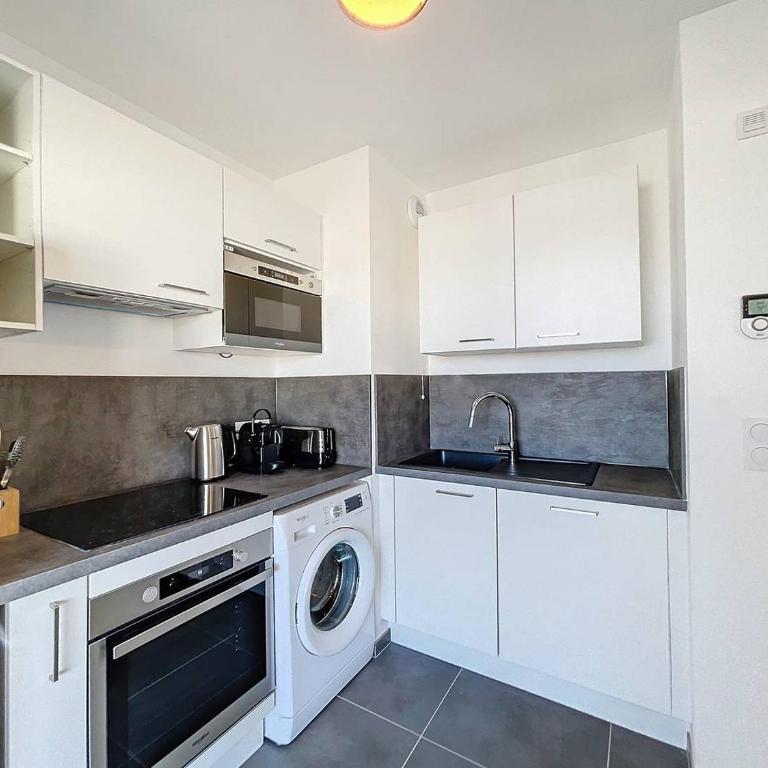 Appartement avec vue mer et citadelle - One-Bedroom Apartment with Sea View and Terrace - 4