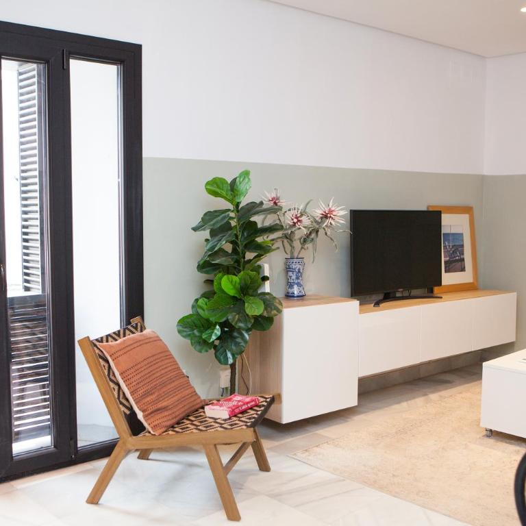 Galera Suites - One-Bedroom Apartment with Parking - small car - 20