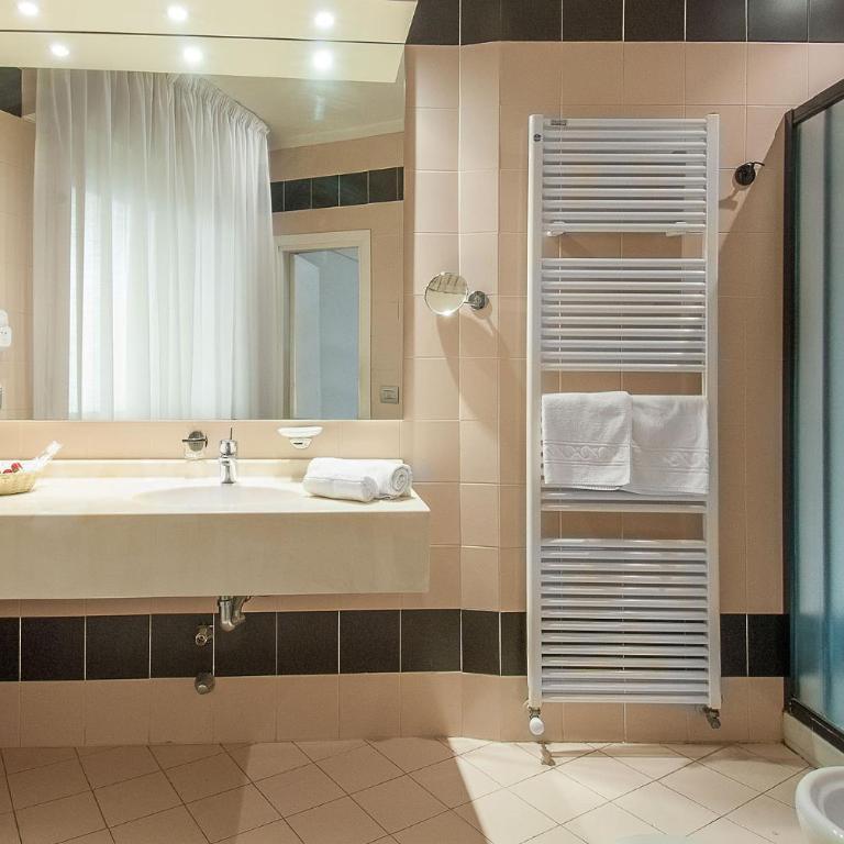 Hotel Sarti - Economy Double or Twin Room - 3