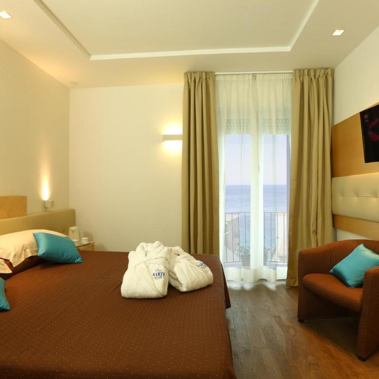 Hotel Sarti - Superior Double or Twin Room with Sea View - 4