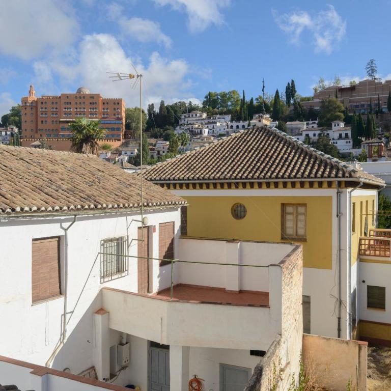 Apartamentos Molinos de la Alhambra - Three-Bedroom Apartment - 5