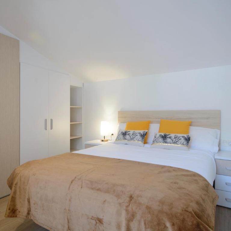 Apartamentos Molinos de la Alhambra - Three-Bedroom Apartment - 12