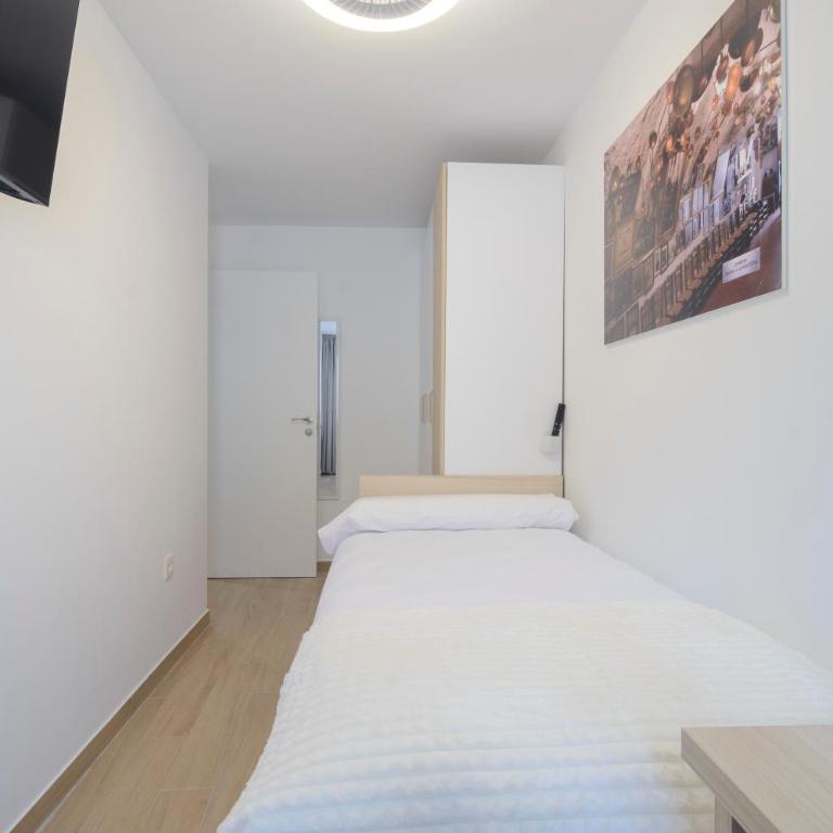 Apartamentos Molinos de la Alhambra - Three-Bedroom Apartment - 20