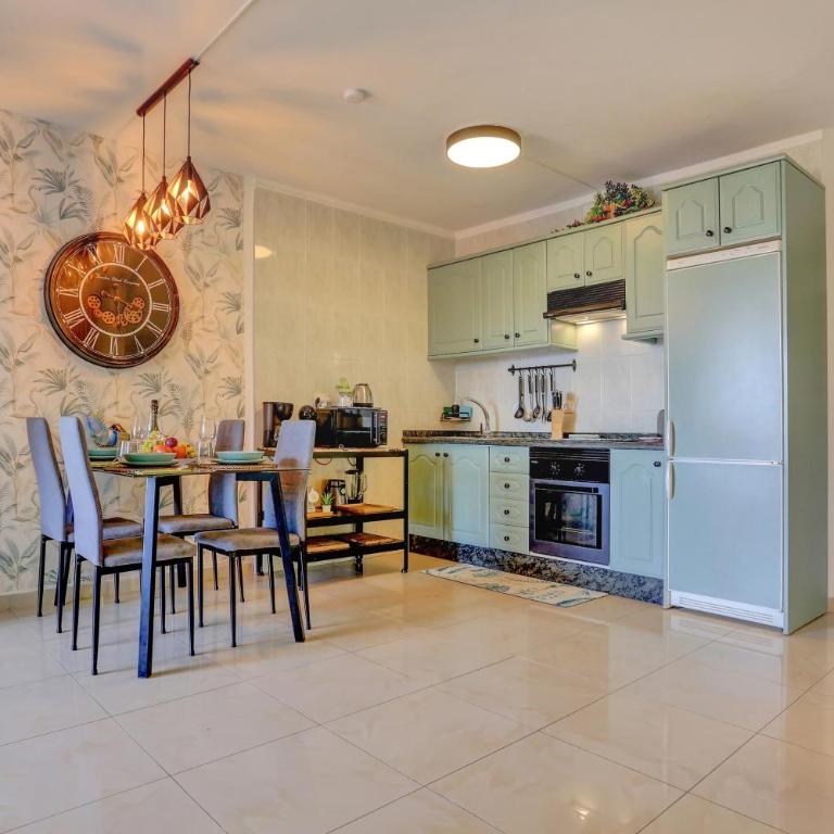 LUXORY DREAMY SUNSET, SeaFront, Direct Access To The Promenade,Wifi,Pool,Free Parking - Apartamento con vistas al mar - 7