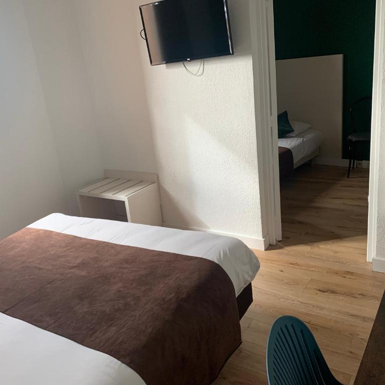 Contact Hôtel des États-Unis - Quadruple Room - 3