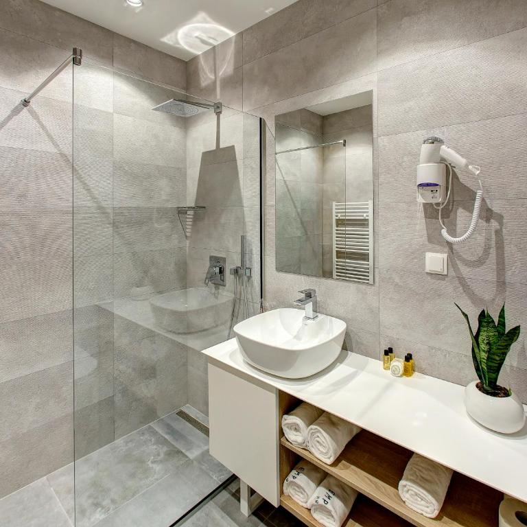 Hotel Emporia Mostar - Triple Room with View - 5