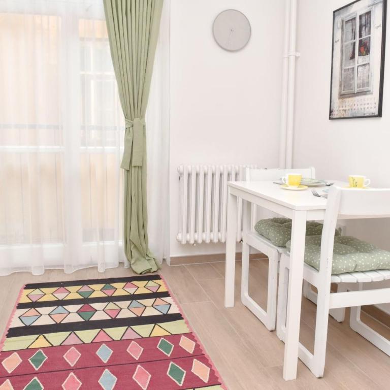 Charming Studio in City Center-Excellent Location - One-Bedroom Apartment - 7