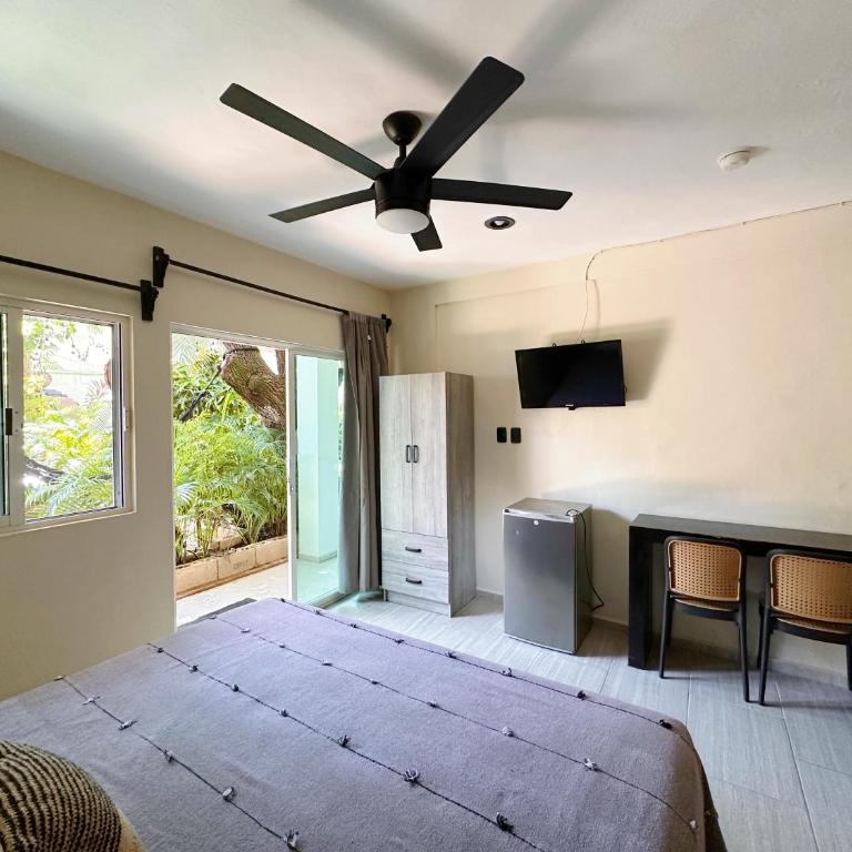 Hotel Caracol Isla Mujeres - King Room - 11