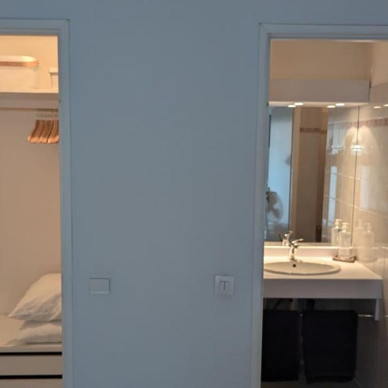 T2 ouvert à 5 min des plages, au calme, avec balcon et garage - Apartment mit 1 Schlafzimmer mit Stadtblick - 40