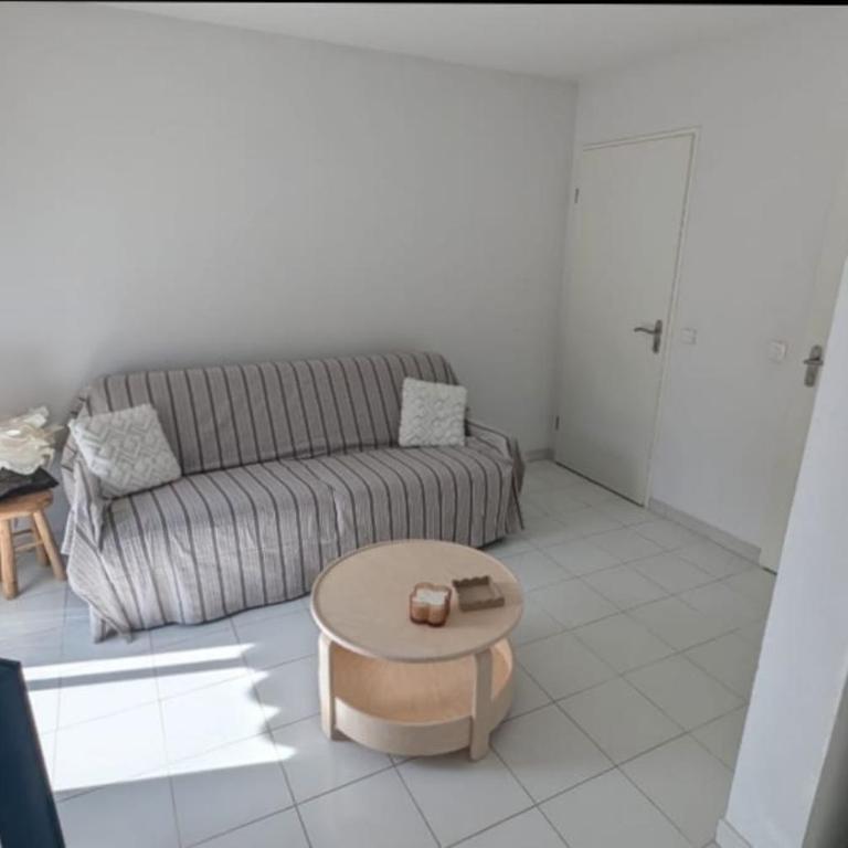 T2 ouvert à 5 min des plages, au calme, avec balcon et garage - Apartment mit 1 Schlafzimmer mit Stadtblick - 21