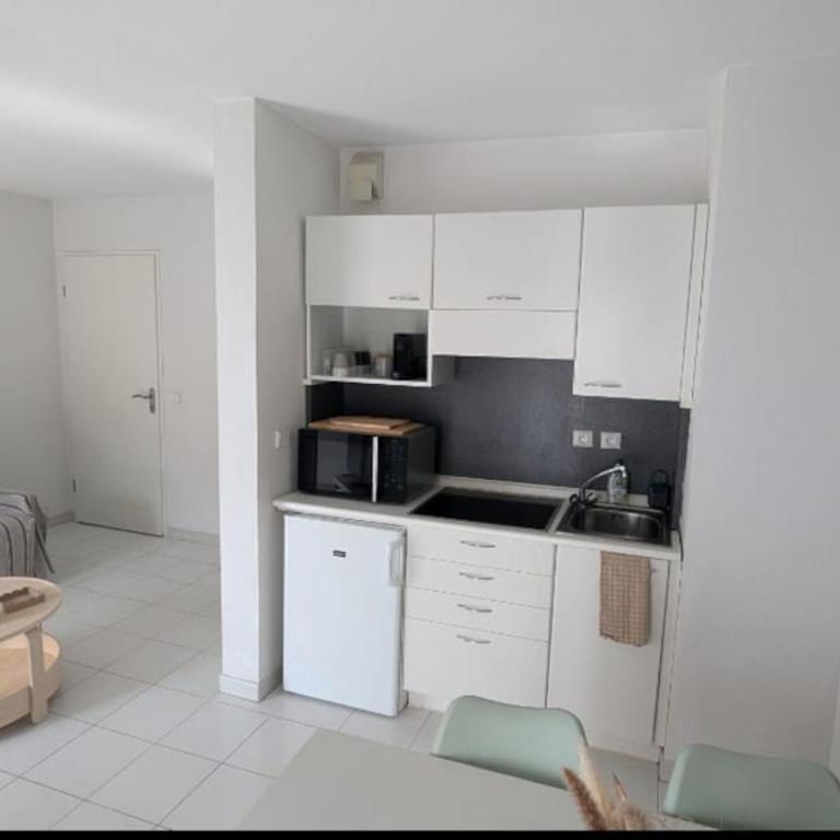 T2 ouvert à 5 min des plages, au calme, avec balcon et garage - Apartment mit 1 Schlafzimmer mit Stadtblick - 20