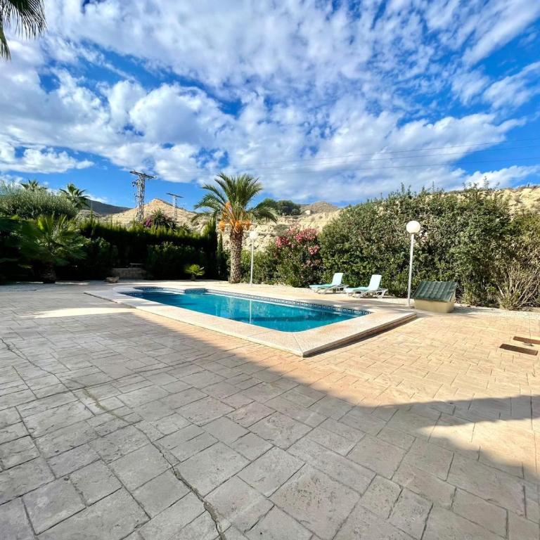 Chalet Villa Sophia Alicante - Four-Bedroom Vacation Home - 34