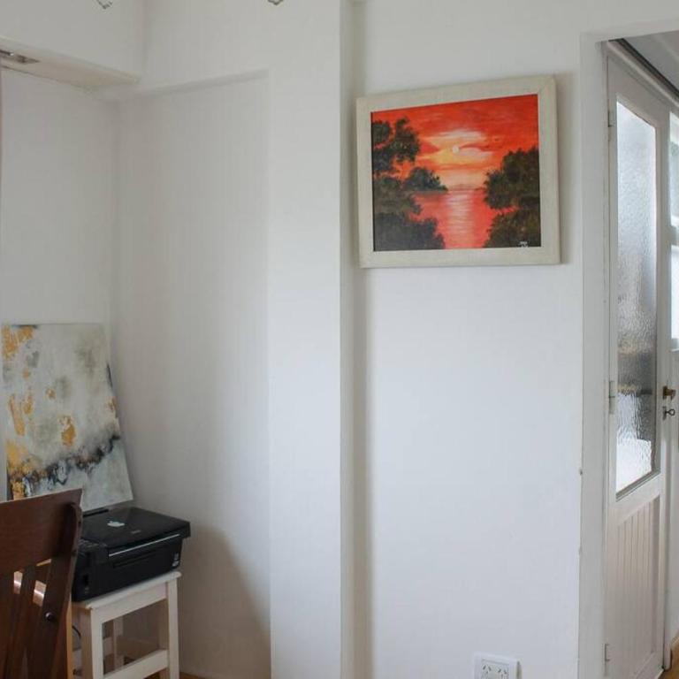 Amplio y Luminoso departamento con cochera - Apartamento de 2 dormitorios con balcón - 17