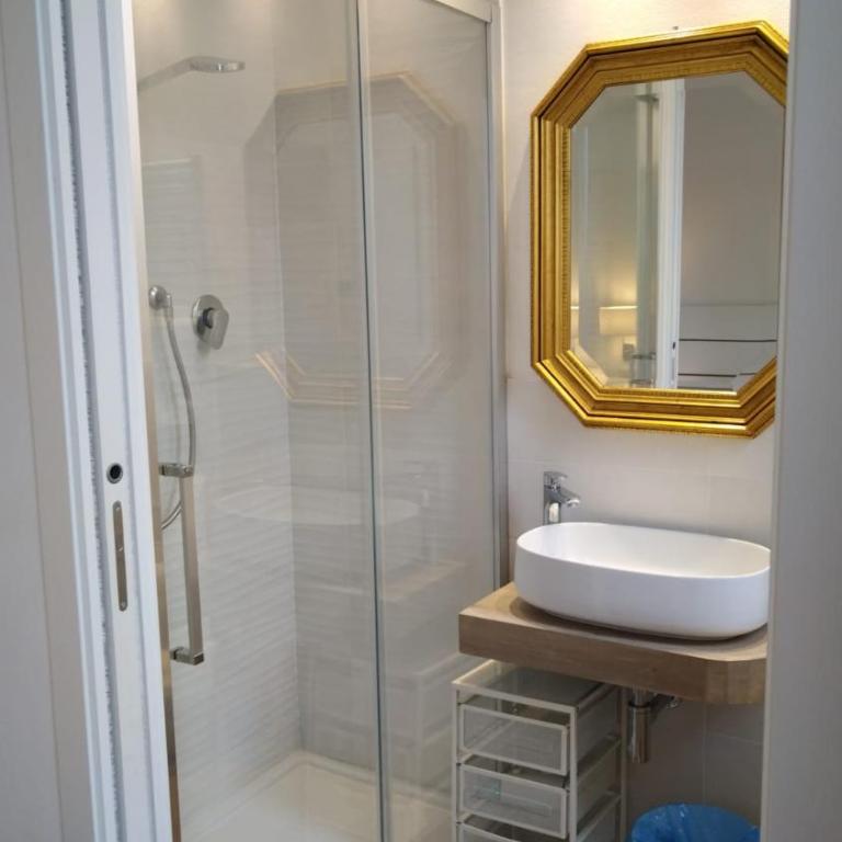 Francarooms - Camera Matrimoniale con Bagno Privato - 3