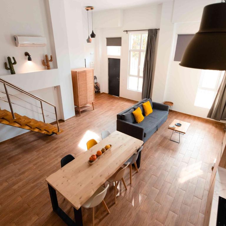 LETSMALAGA - Duplex en el centro con jacuzzi - Three-Bedroom Apartment - 48