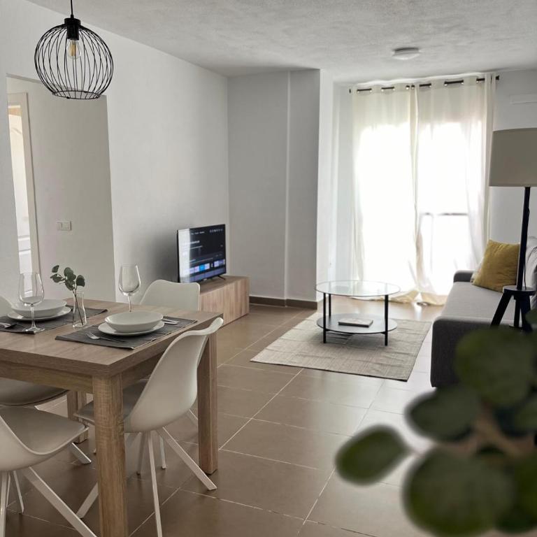 Amplio apartamento en el centro de Málaga con parking privado incluido - Apartamento de 3 dormitorios - 3