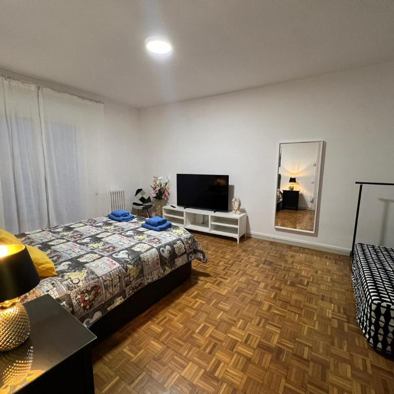 Habitaciones Rambla - Quadruple Room with Shared Bathroom - 4