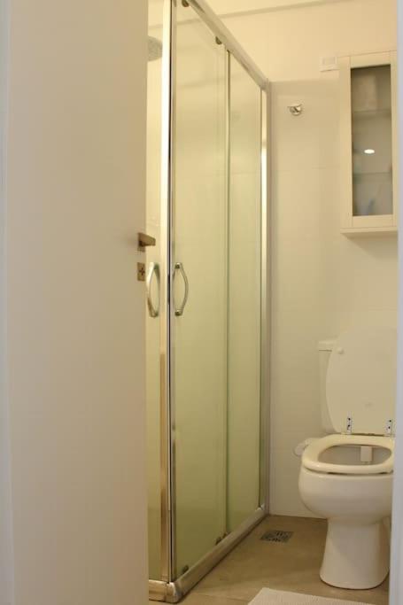 Amplio y Luminoso departamento con cochera - Apartamento de 2 dormitorios con balcón - 24