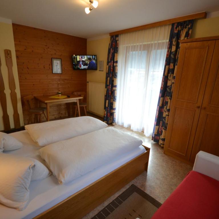 Pension Theresia - Doppelzimmer mit Balkon - 15