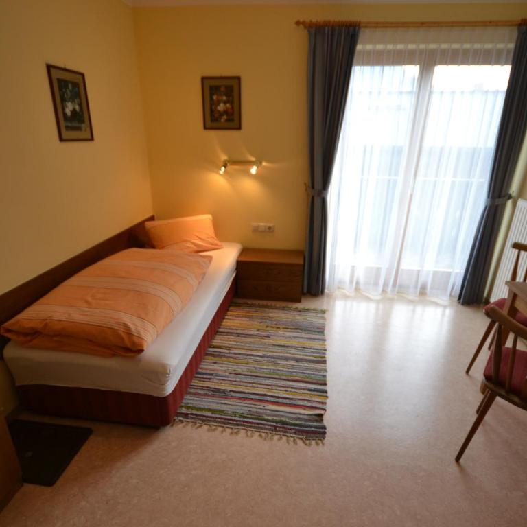 Pension Theresia - Einzelzimmer mit Balkon - 2