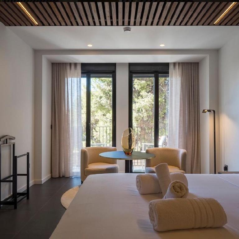 TQ 10 Boutique - Studio with Balcony - 3