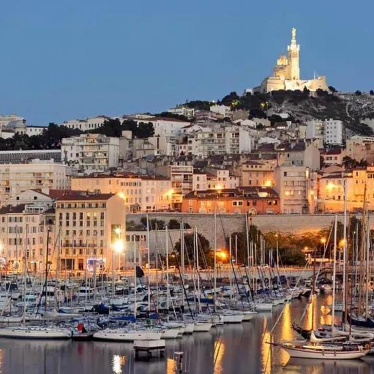 Superbe Vue sur le Vieux Port - 70 m2 - centre avec Terrasse privée option Parking - Appartement - Vue sur Mer - 34