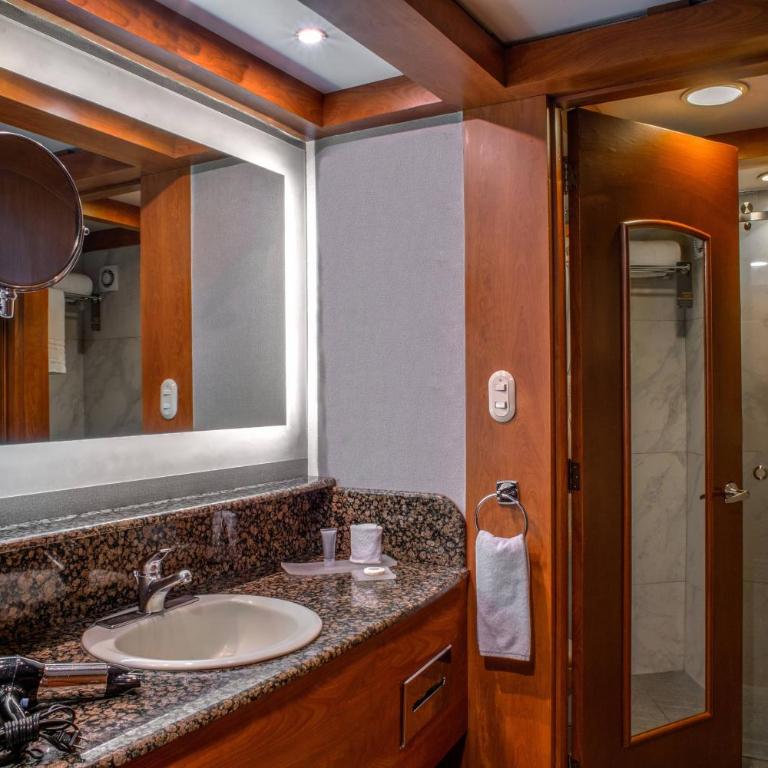 Courtyard by Marriott Mexico City Revolucion - Superior King Room - 6