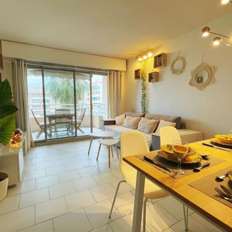 L Escapade Port Fréjus-Vue mer - One-Bedroom Apartment - 7